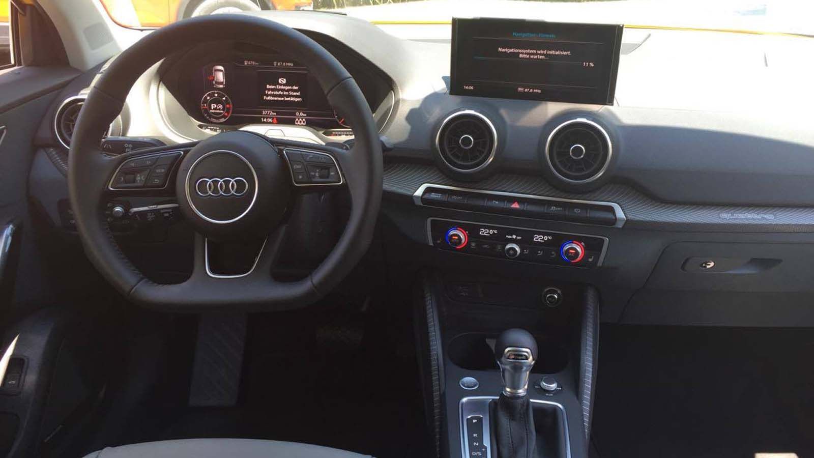 Γνώριμη, από τα υπόλοιπα μοντέλα της Audi, η εικόνα στο εσωτερικό του Q2.